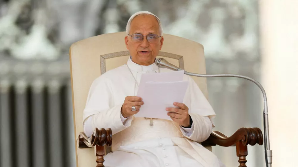 Pope Leo XIV holds a general audience in St. Peter's Square at the Vatican, September 17, 2025. REUTERS/Remo Casilli