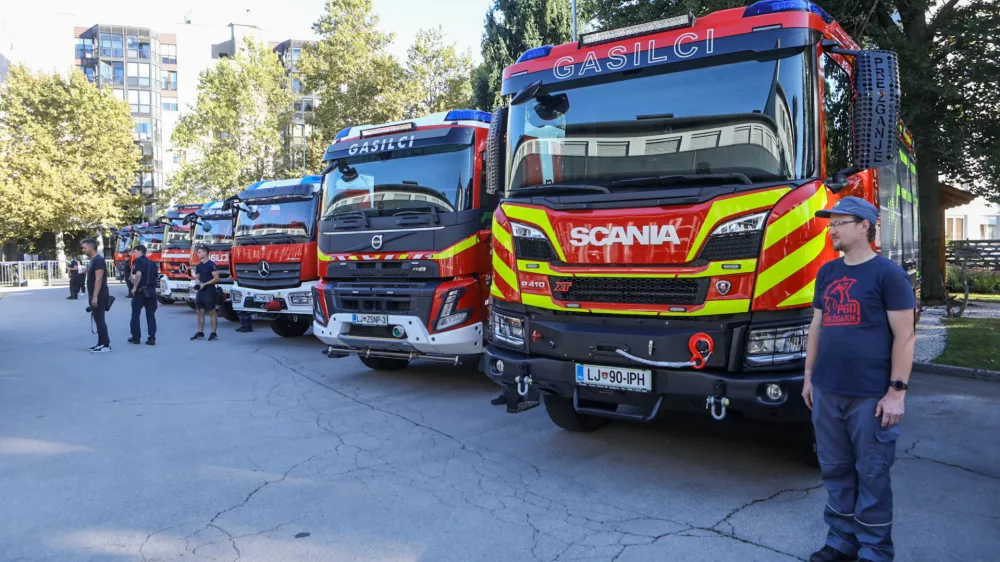 18.09.2025 - slavnostni prevzem 10 vozil za ga&scaron;enje - gasilci - gasilska zvezaFoto: Luka Cjuha