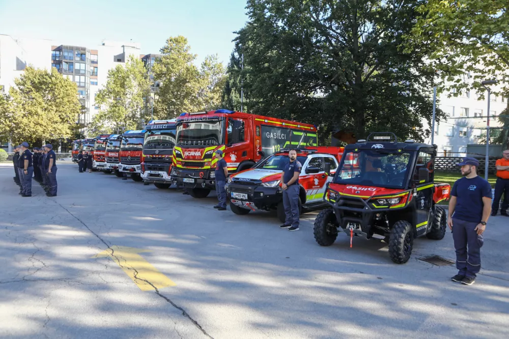 18.09.2025 - slavnostni prevzem 10 vozil za ga&scaron;enje - gasilci - gasilska zvezaFoto: Luka Cjuha
