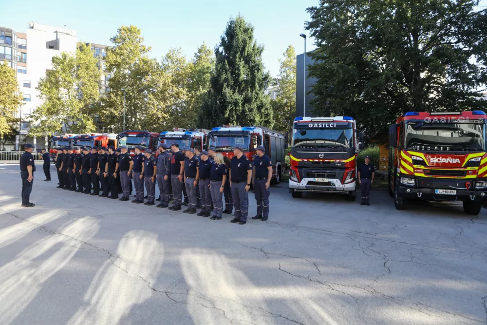 18.09.2025 - slavnostni prevzem 10 vozil za ga&scaron;enje - gasilci - gasilska zvezaFoto: Luka Cjuha