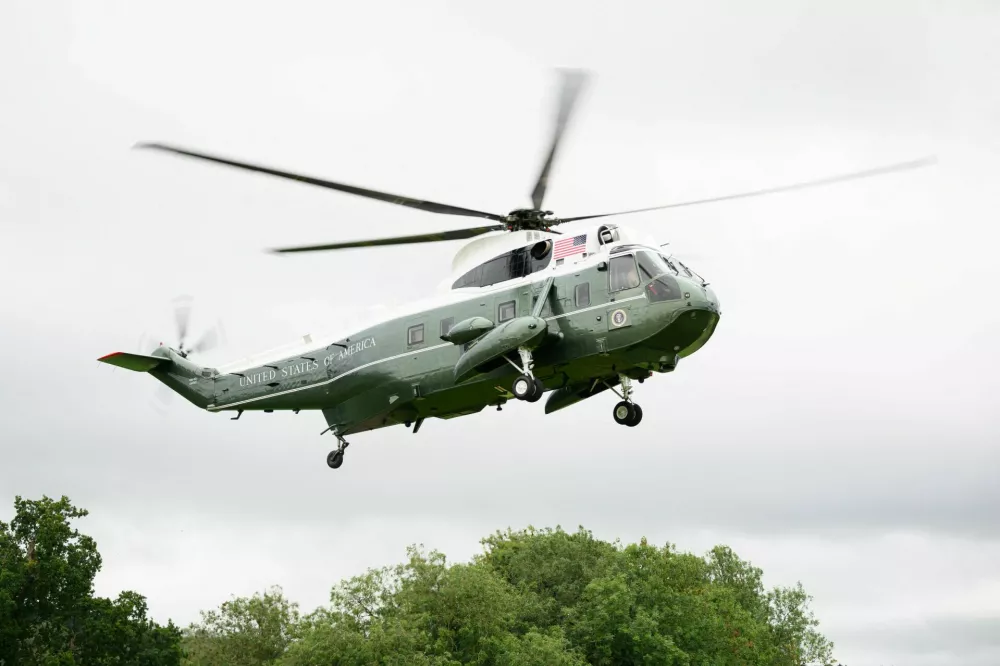Marine One comes into land as U.S. President Donald Trump arrives by helicopter at Chequers, the country home of the British prime minister, on September 18, 2025 in Aylesbury, England.  Leon Neal/Pool via REUTERS