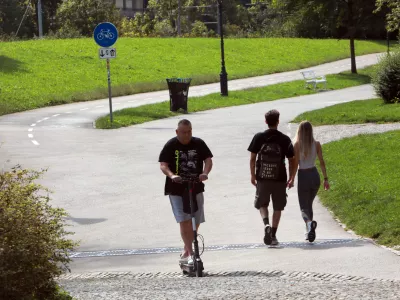 Ne le na ulicah, tudi v Tivoliju vedno več težav z električnimi skiroji