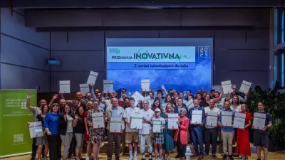 GZS Zbornica osrednjeslovenske regije - originalGZS Zbornica osrednjeslovenske regije je včeraj, 11. junija, podelila priznanja najbolj&scaron;im inovacijam v regiji. Nagradili so dve prebojni invenciji ter podelili tri bronasta, osem srebrnih in 11 zlatih priznanj. Na nacionalni nivo se je uvrstilo pet inovatorskih ekip, ena bo septembra sodelovala v posebnem inovacijskem izzivu.