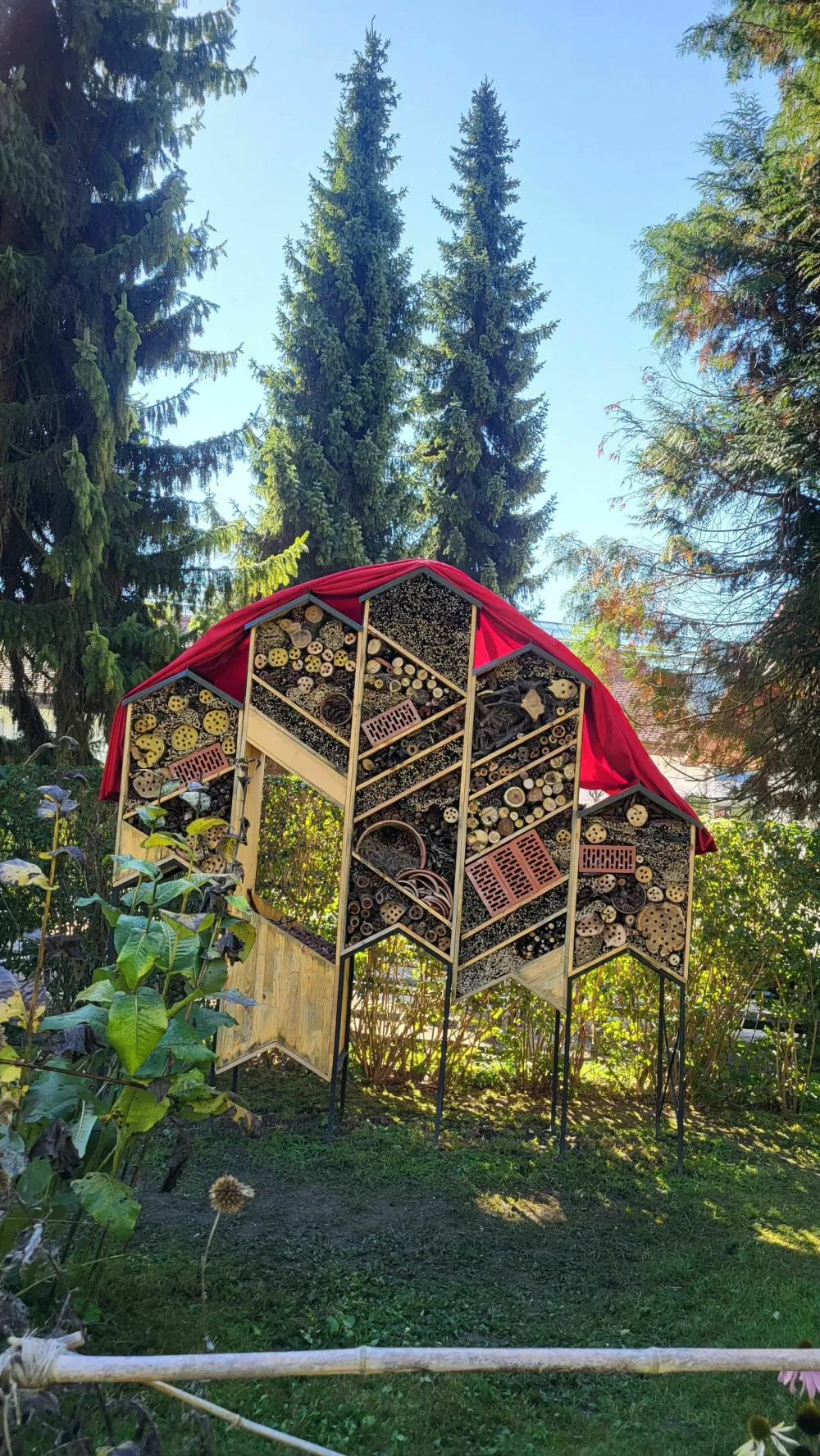 Ljubljana, hotel za opraševalce. Foto: Botanični vrt Ljubljana