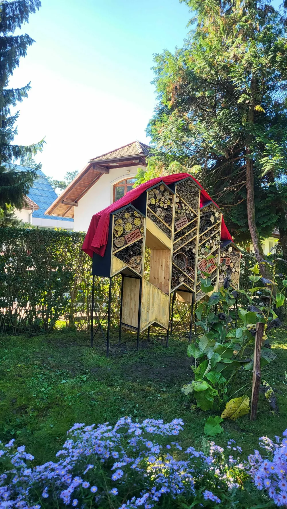 Ljubljana, hotel za opraševalce. Foto: Botanični vrt Ljubljana