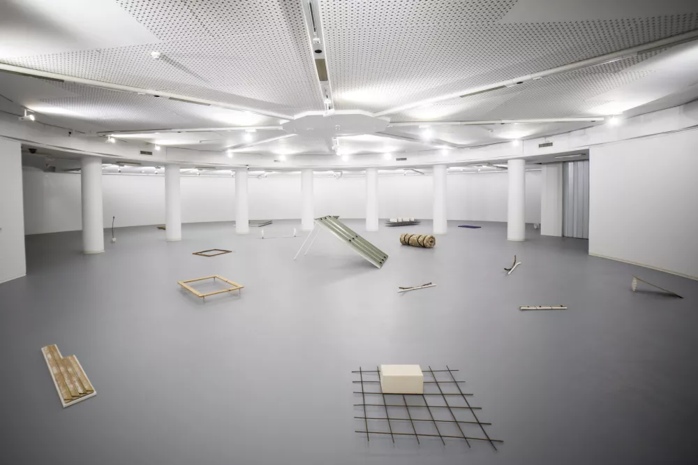 I&scaron;tvan I&scaron;t Huzjan, slikar, pesnik in umetnik: Pripovedovalec zgodb, ki nastajajo na poteh