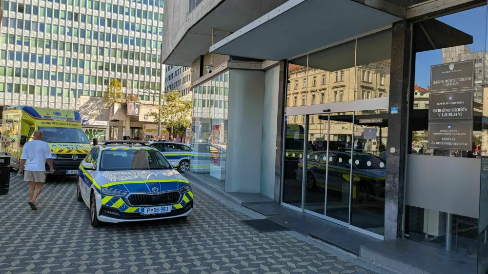 Ljubljana, okrožno sodišče, okrožno tožilstvo, policija, reševalci. Foto: bralec