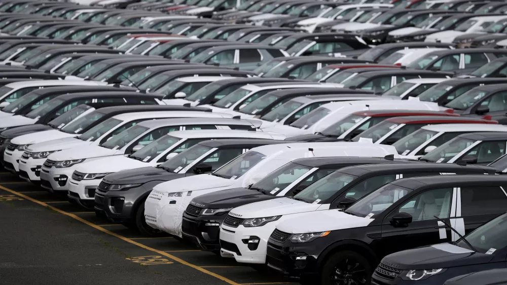 FILE PHOTO: FILE PHOTO: New Land Rover cars are seen in a parking lot at the Jaguar Land Rover plant at Halewood in Liverpool, northern England, September 12, 2016. REUTERS/Phil Noble/File PhotoGLOBAL BUSINESS WEEK AHEAD/File Photo