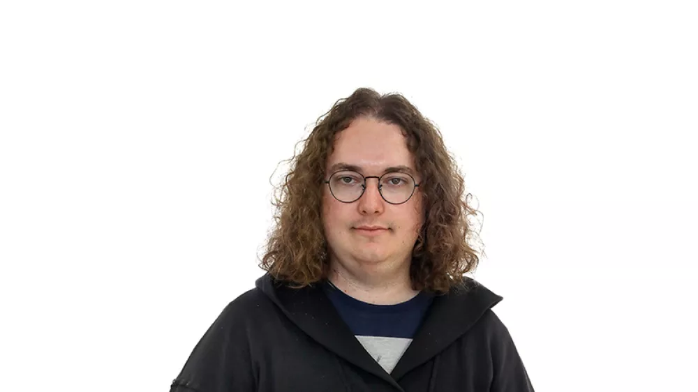 Gašper StražišarZA ONLINE - Redakcija Dnevnik 2024 - portreti za komentarje in kolumne - kolumnisti - komentatorji – novinarji - portret //FOTO: Luka Cjuha / Foto: Luka Cjuha