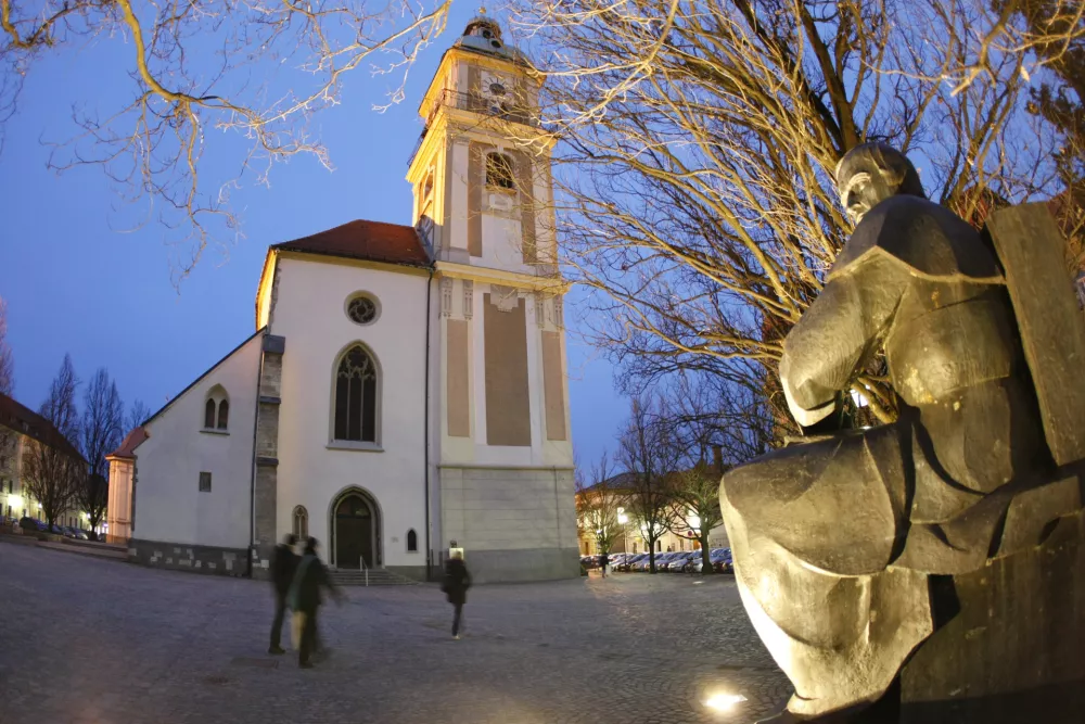 Maribor - Stolna cervev - Stolnica - kip Antona Martina Slom_ka - Anton Martin Slom_ek