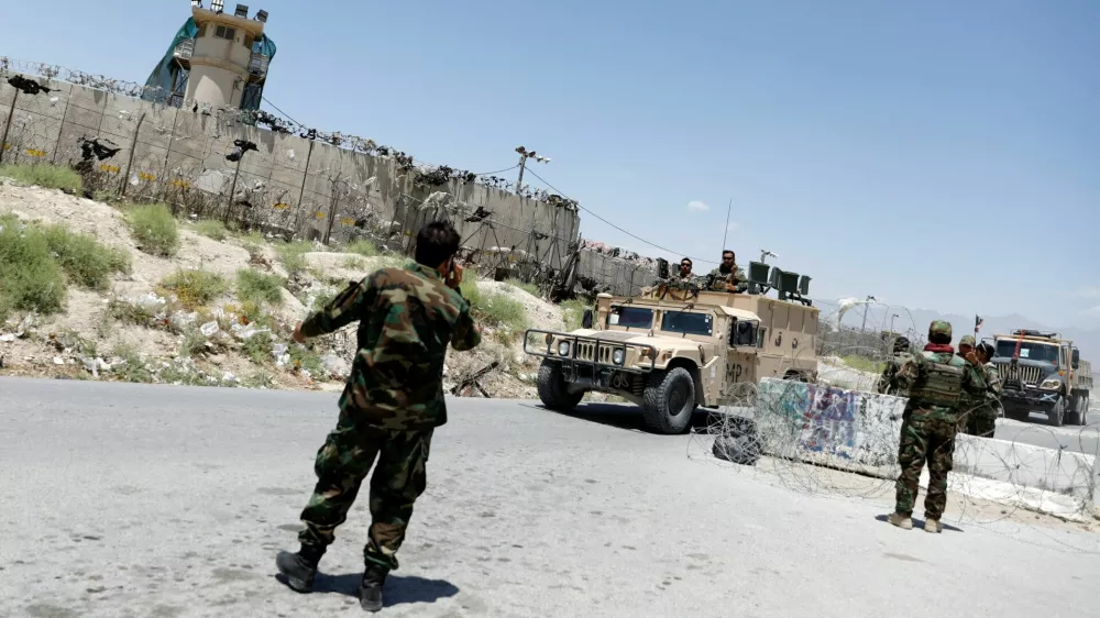 FILE PHOTO: Afghan soldiers stand guard at a checkpoint outside the U.S Bagram air base, on the day the last of American troops vacated it, Parwan province, Afghanistan July 2, 2021.REUTERS/Mohammad Ismail/File Photo