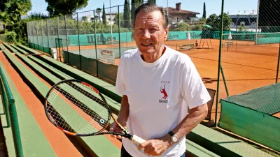 - 21.09.2015 - Nikola Pilić, nekdanji hrvaški tenisač - finalist OP Francije (1973), ki je po koncu kariere deloval kot trener in postal prvi kapetan, ki je osvojil Davisov pokal s tremi različnimi državami, Nemčijo v letih 1988, 1989 in 1993, Hrvaško leta 2005 ter Srbijo leta 2010. - nekdanji trener Novaka Đokovića, //FOTO: Tomaž Skale