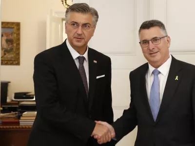 Israels's Foreign Minister Gideon Saar, right, is welcomed by Croatian Prime minister Andrej Plenkovic in Zagreb, Croatia, Tuesday, Sept. 9, 2025. (AP Photo)