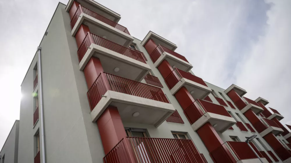 Novo mesto, naselje Podbreznik. Odprtje soseske s 186 javnimi najemnimi stanovanji, ki jo je odprl Stanovanjski sklad RS skupaj z Mestno občino Novo mesto. (Foto: Boštjan Podlogar/STA)