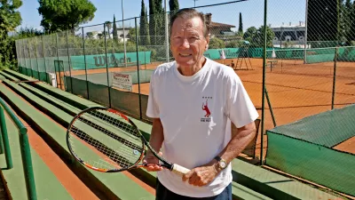 - 21.09.2015 - Nikola Pilić, nekdanji hrvaški tenisač - finalist OP Francije (1973), ki je po koncu kariere deloval kot trener in postal prvi kapetan, ki je osvojil Davisov pokal s tremi različnimi državami, Nemčijo v letih 1988, 1989 in 1993, Hrvaško leta 2005 ter Srbijo leta 2010. - nekdanji trener Novaka Đokovića, //FOTO: Tomaž Skale