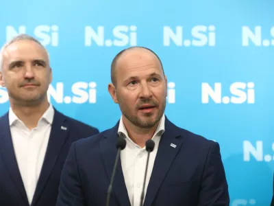 Jernej Vrtovec in Janez Cigler Kralj 01.08.2025 - novinarska konferenca pred prihajajočo 25. obletnico delovanja NSi, na kateri bo vodstvo NSi na čelu s podpredsednikom in vodjo poslanske skupine Janezom Ciglerjem Kraljem, podpredsednikom in poslancem Jernejem VrtovcemFoto: Luka Cjuha