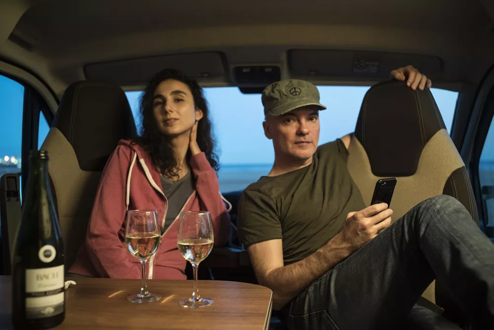 Elena Stancu, novinarka, inCosmin Bumbuț, fotograf v njunem kombiju v Španiji leta 2019 / Foto: Cosmin Bumbutz