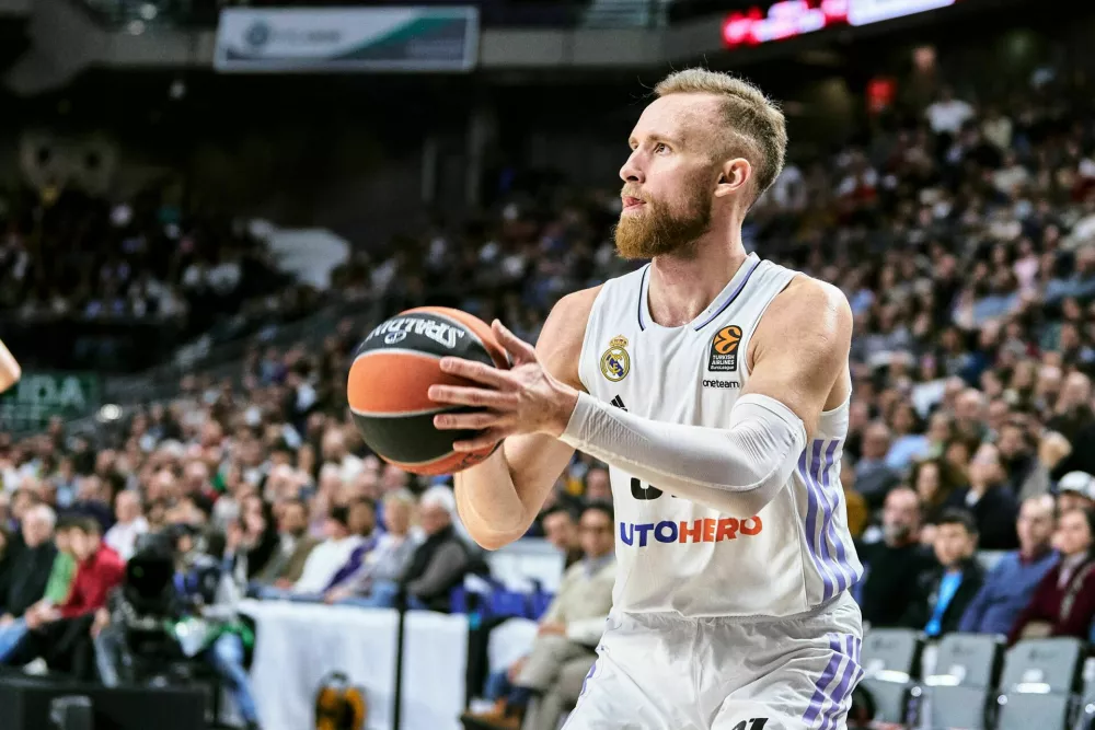 MADRID, SPAIN - MARCH 07: Dzanan Musa of Real Madrid in action during the 2022/2023 Turkish Airlines EuroLeague match between Real Madrid and Cazoo Baskonia Vitoria Gasteiz at Wizink Center on March 07, 2023 in Madrid, Spain. (Photo by Sonia Canada/Getty Images) / Foto: Sonia Canada