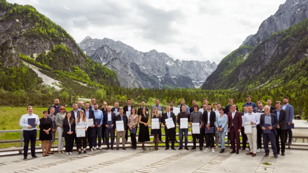 Fotografija z regijske podelitve inovacij 2025 v Planici – pod tematiko Z novimi tehnologijami do neba