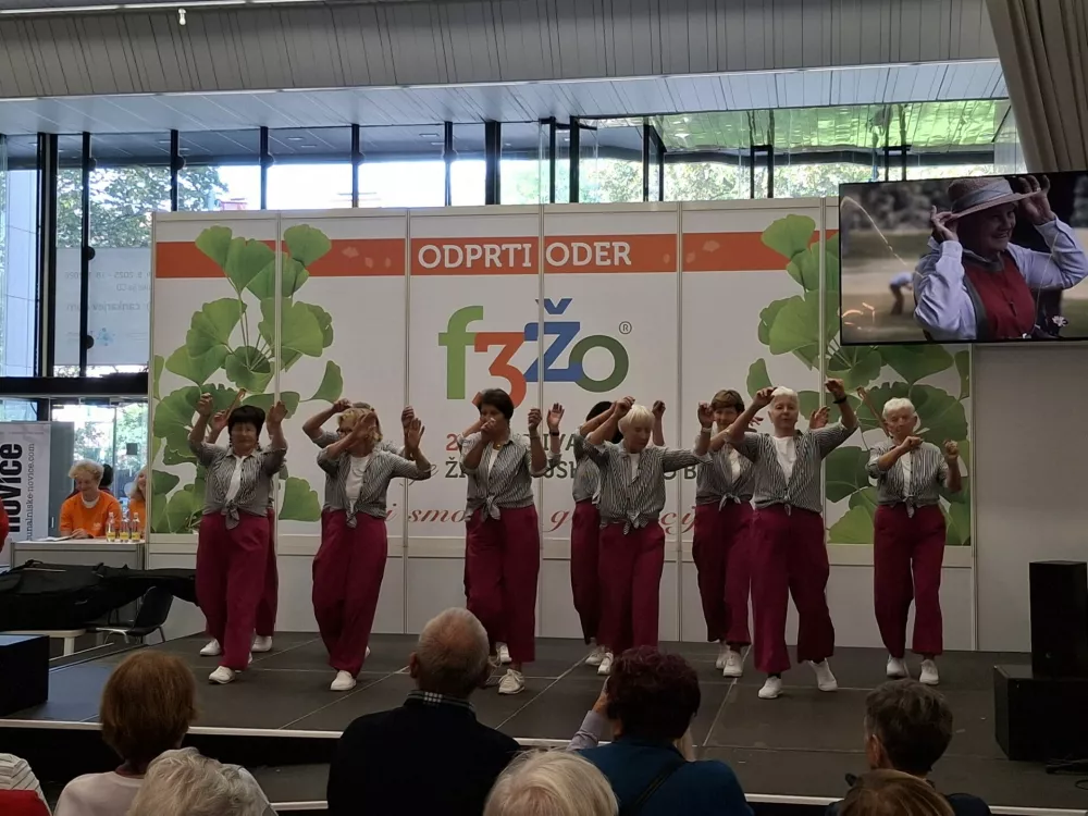 Na Festivalu za tretje življenjsko obdobje, ki je potekal prejšnji teden v Cankarjevem domu, so se predstavile številne skupine plesalcev in pevcev. / Foto: Meta Černoga