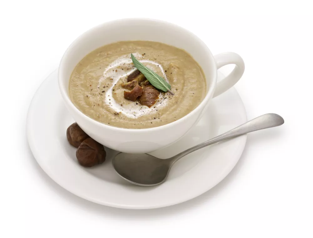 Chestnut soup (Velouté de châtaigne), French Christmas dinner / Foto: Bonchan