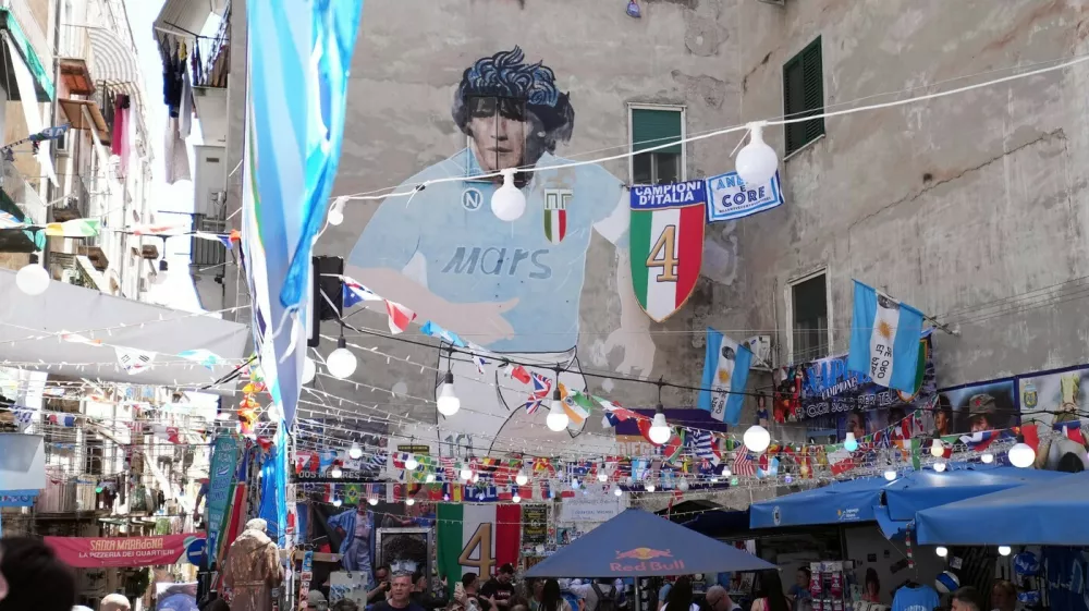 NAPLES, ITALY - MAY 23: Spaning quarters at the Maradona mural, celebrating the fouth champioschip 2025,SSC NAPOLI 25, 2025 in Naples, Italy Copyright: xx,Image: 1003695704, License: Rights-managed, Restrictions:, Model Release: no / Foto: Profimedia