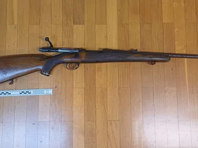 lovska puška, ki so jo zasegli na PU Novo Mesto