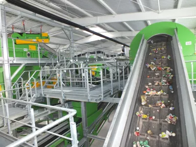 ﻿Mehanska sortirna linija za odpadke v Spodnjem starem Gradu