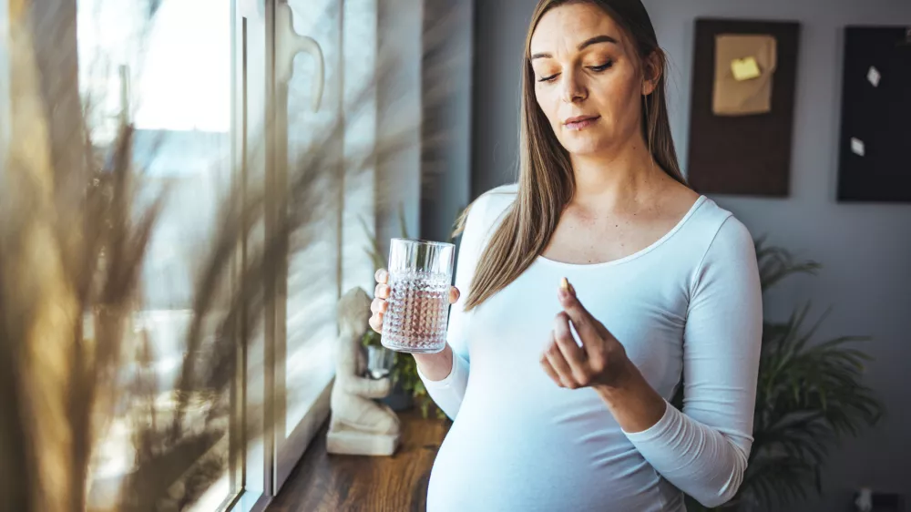 Napačne trditve povsem po nepotrebnem v skrb spravljajo bodoče mamice. / Foto: Istock