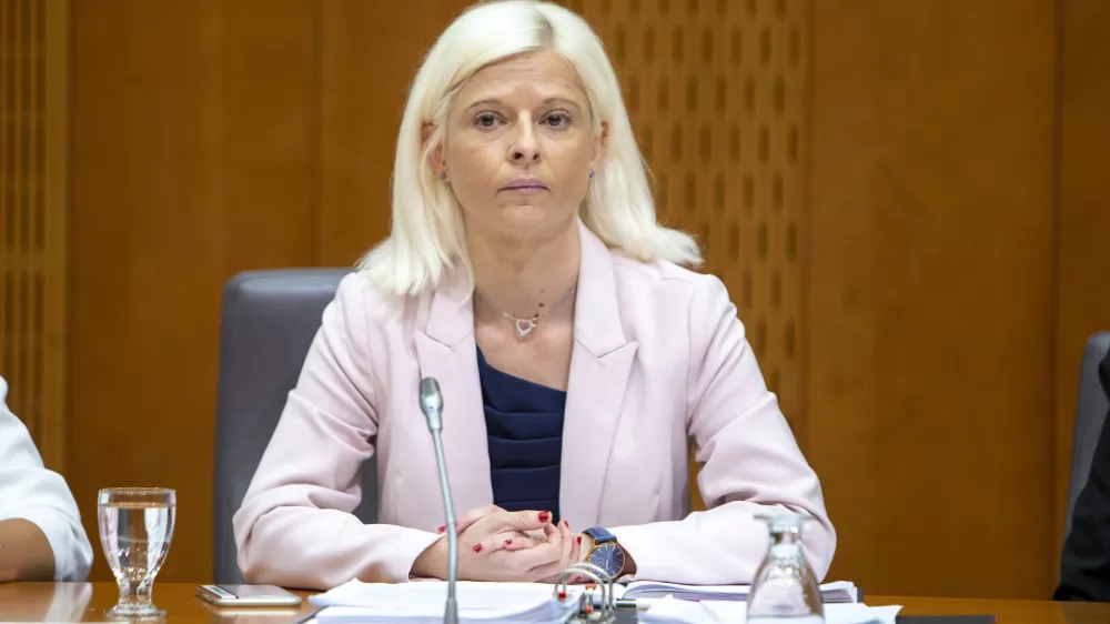 ﻿Ksenija Klampfer, kandidatka za ministrico za delo, družino, socialne zadeve in enake možnost - 06.09.2018 - Odbor DZ za delo, družino, socialne zadeve in invalide - predstavitev Ksenije Klampfer, kandidatke za ministrico za delo, družino, socialne zadeve in enake možnost - zaslišanje ministrskih kandidatov za vlado Marjana Šarca - //FOTO: Matjaž Rušt