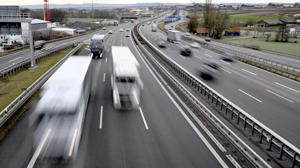 ﻿10 December 2021, Baden-Wuerttemberg, Stuttgart: Trucks and cars drive over the Autobahn 8 near Lenfelden-Echterdingen (wiping effect due to long exposure). Photo by: Bernd Wei'brod/picture-alliance/dpa/AP Images