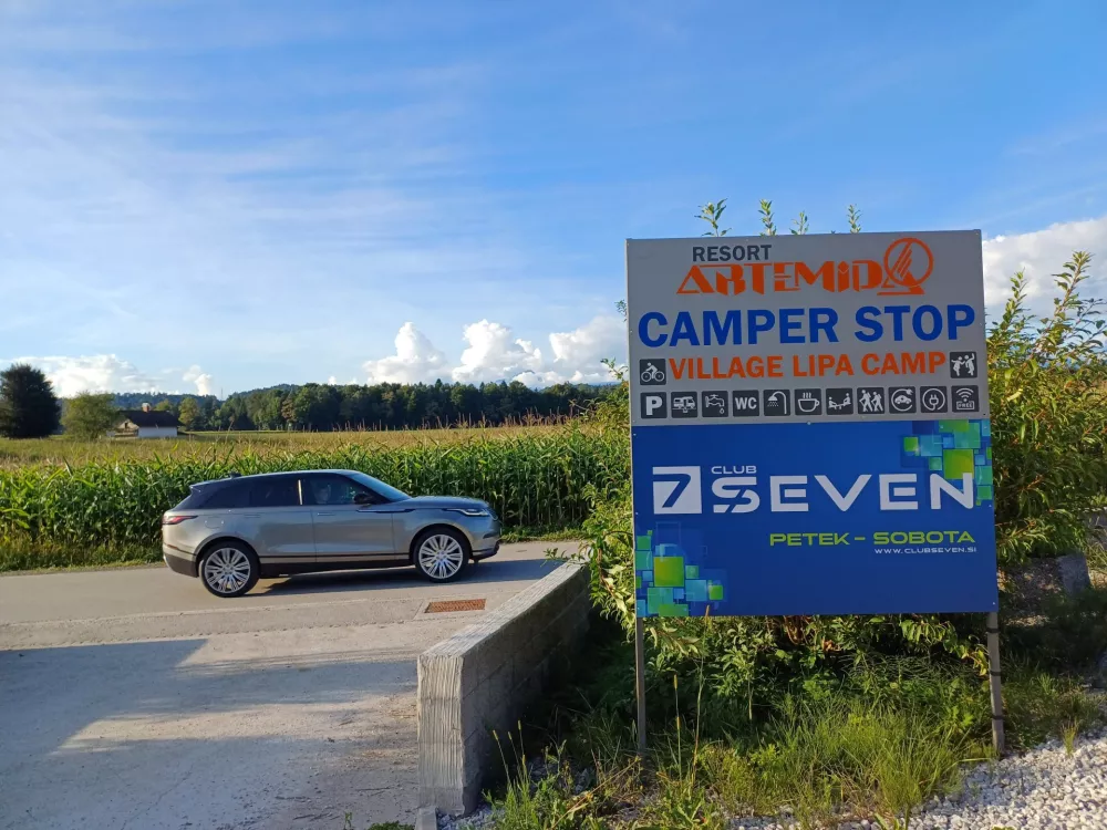 Kaos na posestvu nekdanje Lipe, na črno zaračunavajo tudi parkirnino pohodnikom