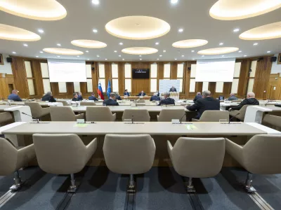 Ljubljana, drzavni zbor.Seja drzavnega sveta, na kateri so med drugim obravnavali letni porocili Evropskega racunskega sodisca za leto 2021, predlog mnenja k predlogu zakona o varstvu osebnih podatkov, predlog sklepa k zakljuckom posveta o zgodnjem odkrivanju raka prostate s presejalnim programom, predloge sklepov o podelitvi priznanj DS ter porocila o delu DS za leto 2022 ter v sestem mandatu DS.