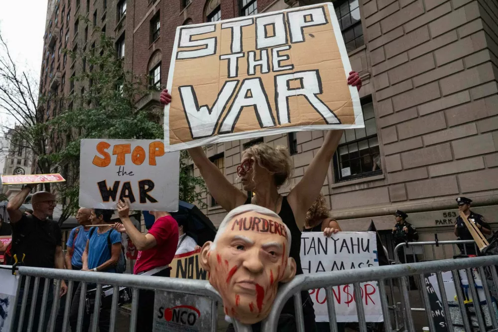 Protesters chant against the arrival of Israel's prime minister Benjamin Netanyahu during the 80th session of the United Nations General Assembly, Thursday, Sept. 25, 2025, in New York. (AP Photo/Yuki Iwamura)