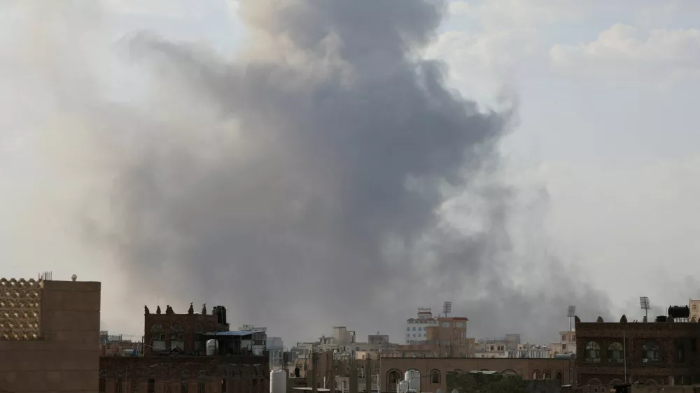 Smoke rises from the sites of Israeli airstrikes in Sanaa, Yemen September 25, 2025. REUTERS/Stringer