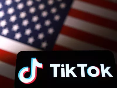 TikTok logo is placed on a U.S. flag in this illustration taken September 24, 2025. REUTERS/Dado Ruvic/Illustration