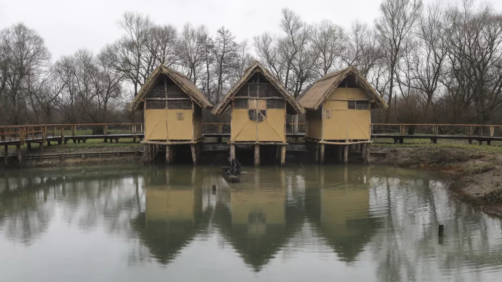 - koliščarska naselbina Morostig – hiša narave in kolišč. - 01.12.2022 – IG – Interpretacijski center - odprtje razstave in koliščarske naselbine - zaključek operacije Interpretacija biotske raznovrstnosti in dediščine kolišč na Ljubljanskem barju (Na-kolih) //FOTO: Jaka Gasar