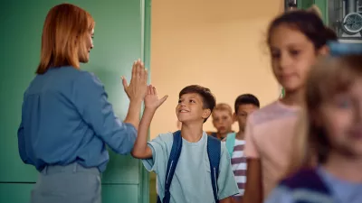 Skoraj vsakdo je imel priložnost spoznati učitelja, ki ga je spodbujal na poti. / Foto: Istock