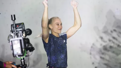 Popoln dan v Seulu z dvojno slovensko krono