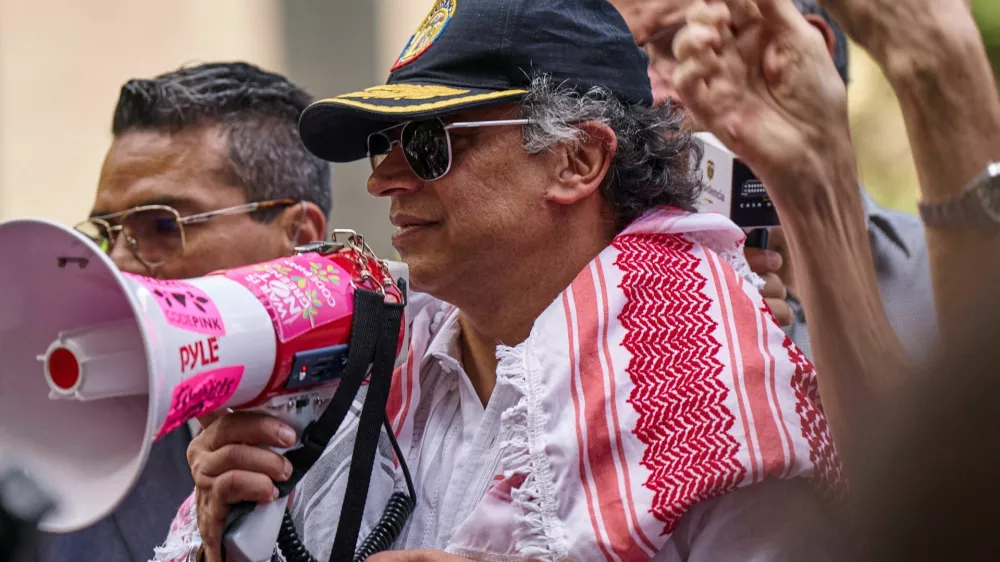 FILE PHOTO: Colombian President Gustavo Petro addresses pro-Palestinian demonstrators at Dag Hammarskjold Plaza outside U.N. headquarters during the 80th United Nations General Assembly in New York City, U.S., September 26, 2025. REUTERS/Bing Guan/File Photo