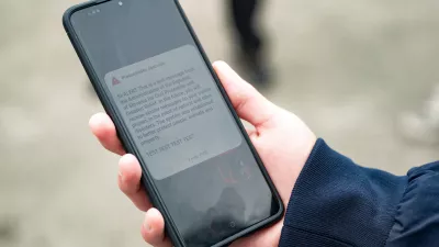 Ljubljana.Testno sporocilo sistema za mnozicno obvescanje in alarmiranje po javnih mobilnih omrezjih SI-Alarm.