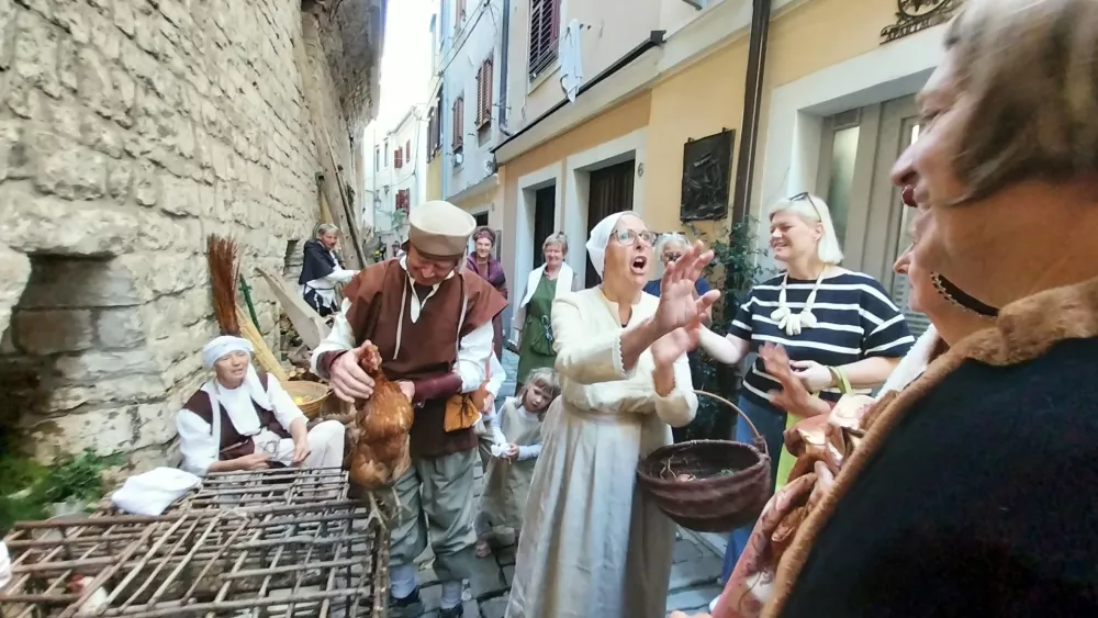 Tržnica oživela starinski vsakdan Pirana