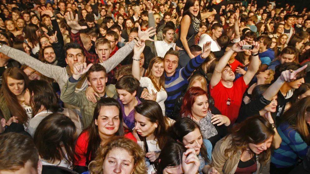 ﻿študenti - brusi - - 6.11.2013 - največje brucovanje v Sloveniji pod nazivom BRUC 2013, študentska zabava na Gospodarskem razstavišču v Ljubljani//FOTO: Tomaž Skale