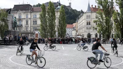 - 14.06.2024 - začetek 3. etape Dirke po Sloveniji bo pospremila predstavitev prestolnice z nastopi akrobatov na kolesih, ki bodo izvajali atraktivne točke na Prešernovem trgu, Ljubljanskem gradu in Nebotičniku //FOTO: Jaka Gasar