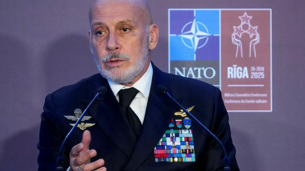 Chair of the NATO Military Committee Admiral Giuseppe Cavo Dragone attends a press conference in Riga, Latvia, September 27, 2025. REUTERS/Ints Kalnins