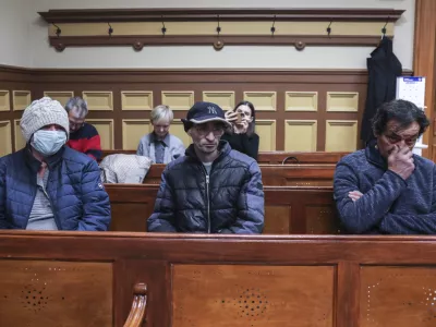 - 28.11.2022 – sojenje Čop Tanji, Skopec Urošu, Mikulin Sandiju, Pavlović Brankotu in Novak Eriki zaradi goljufije in pranja denarja - oškodovali naj bi britansko medijsko korporacijo BBC za 336.000 evrov,  //FOTO: Jaka Gasar