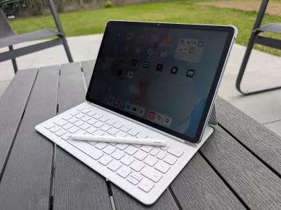 Huaweijeva tablica matepad 11.5 pride v paketu s tipkovnico, pisalo pa je treba dokupiti.