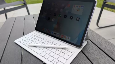 Huaweijeva tablica matepad 11.5 pride v paketu s tipkovnico, pisalo pa je treba dokupiti.