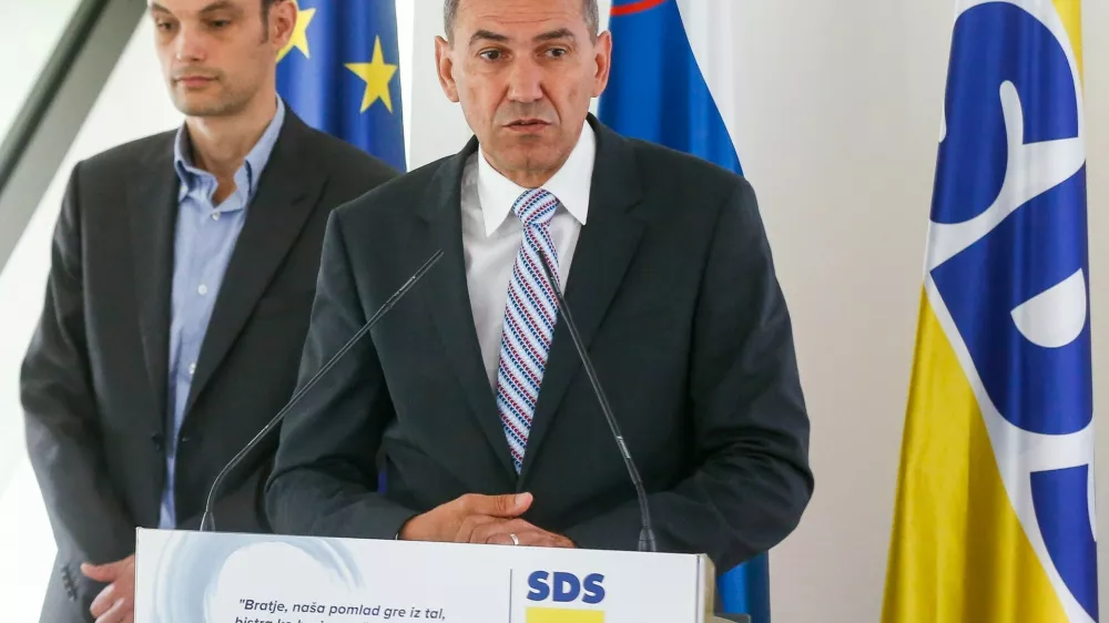 Ljubljana, sedez SDS..Novinarska konferenca SDS, na kateri so predsednik stranke Janez Jansa ter poslanca Anze Logar in Branko Grims komentirali odlocitev arbitraznega sodisca.