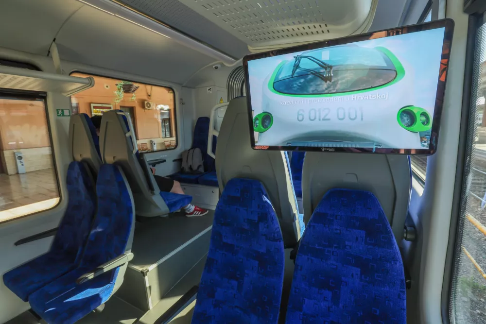 29.09.2025., Zagreb - Glavni kolodvor. Potpredsjednik Vlade i ministar mora, prometa i infrastrukture Oleg Butkovic sudjelovao je na pustanju u promet prvog baterijskog vlaka. Pustanje u promet novog vlaka obiljezeno je redovnom voznjom na relaciji Zagreb – Vrbovec – Bjelovar. Photo: Sanjin Strukic/PIXSELL